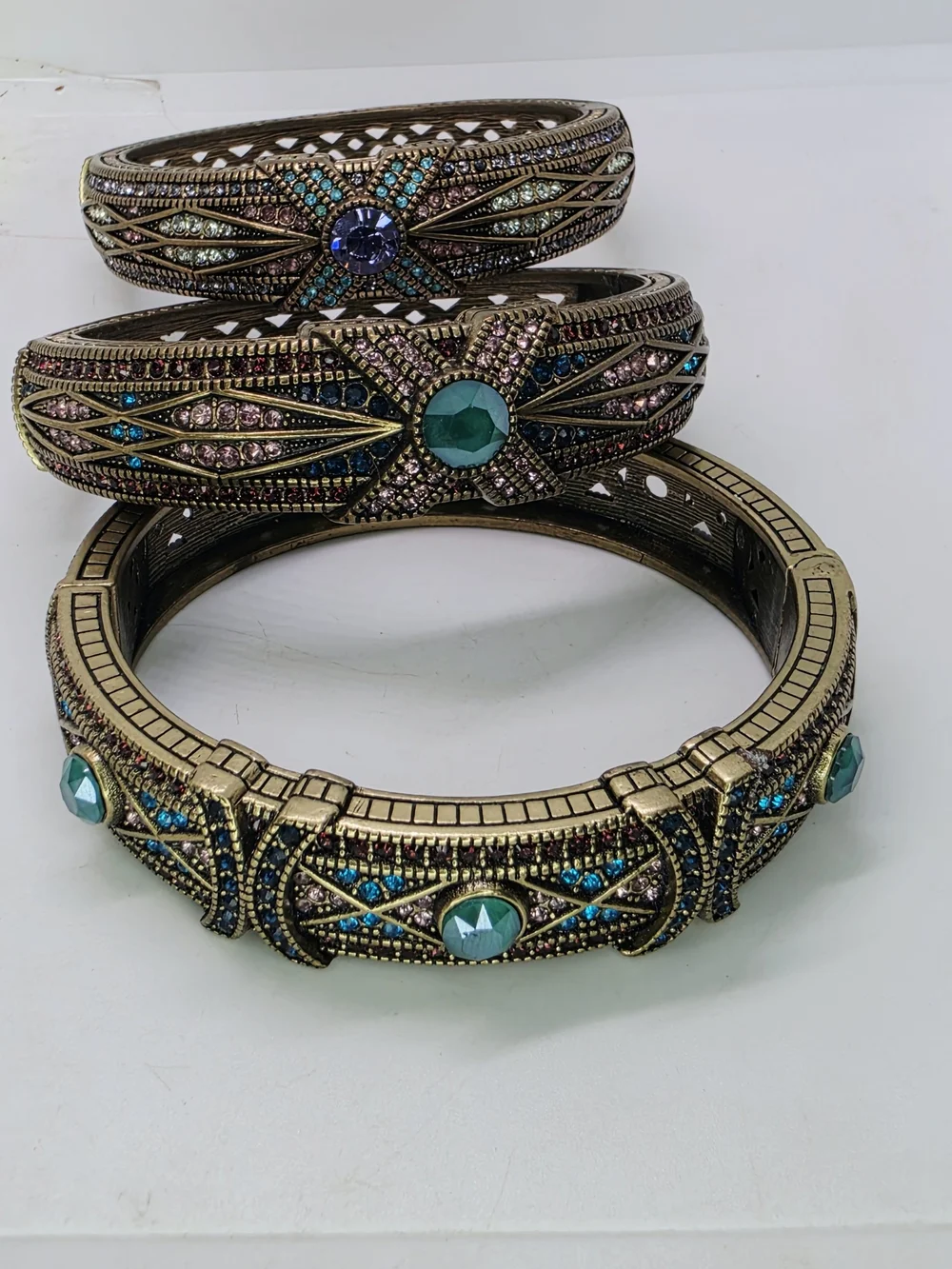 Heidi Daus eye catching